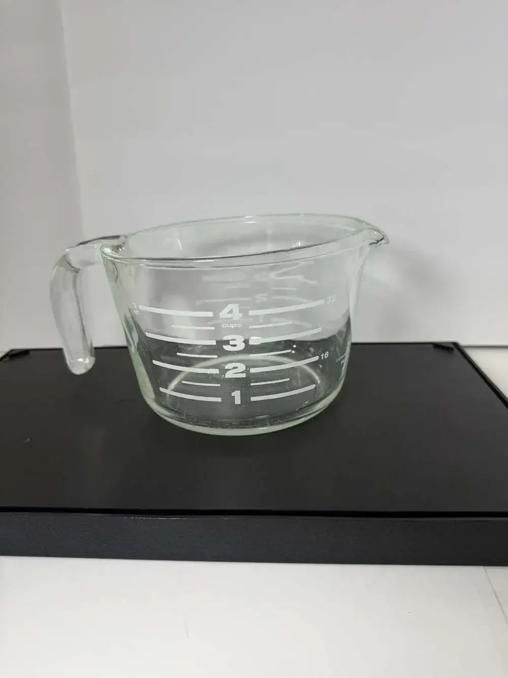 Pyrex 4-Cup Glass Measuring Bowl / Batter Bowl
